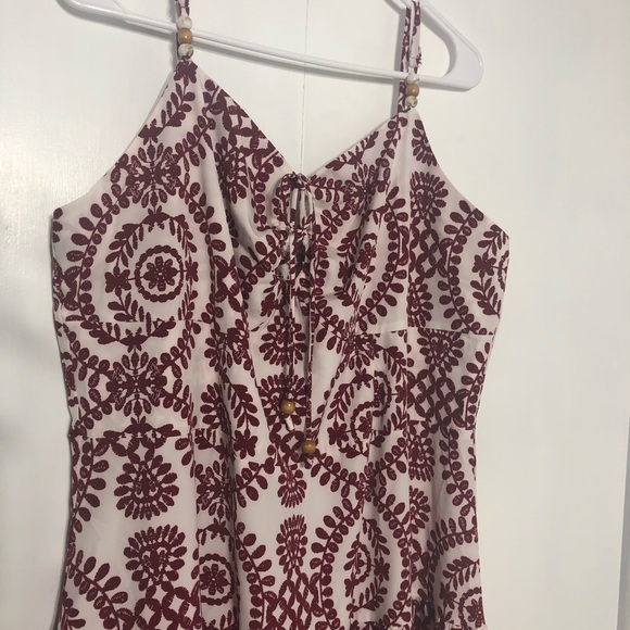 Elegant Red and White Patterned Dress Sizes 1XL - Picture 4 of 9